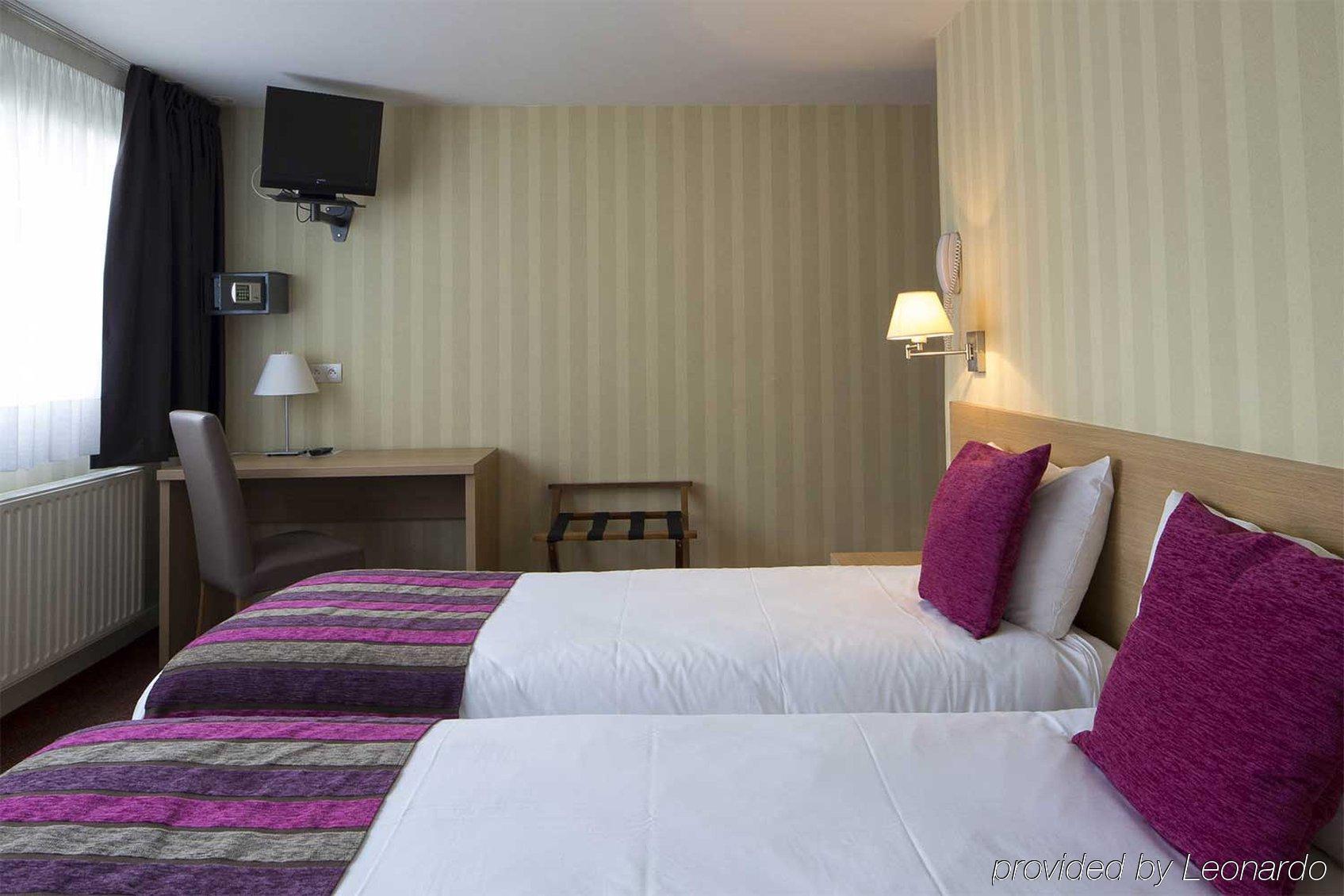 La Regence Hotel Courbevoie Exterior photo