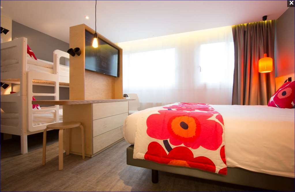 La Regence Hotel Courbevoie Room photo