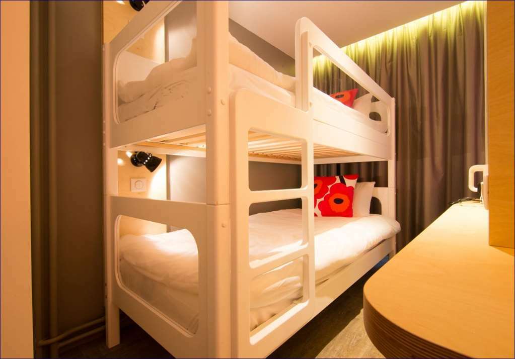 La Regence Hotel Courbevoie Room photo
